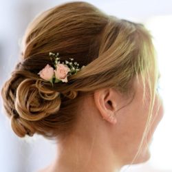 Brautstyling Frisur romantisch rechts Brautstyling Frisur romantisch rechts